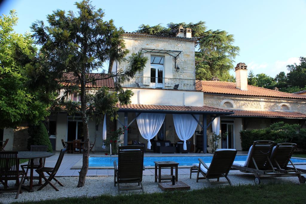 Chateau La Moune Bed & Breakfast